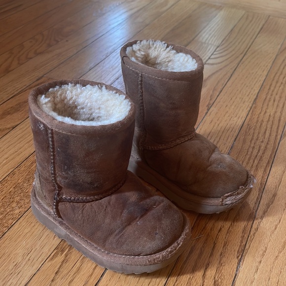 USED Ugg toddler boots - Size 8 - Picture 2 of 3